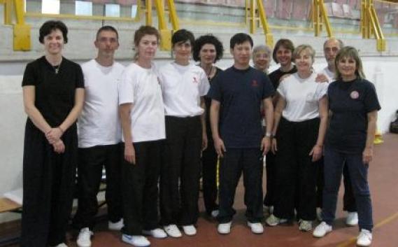 Allievi e insegnanti con il G. Maestro Yang Jun